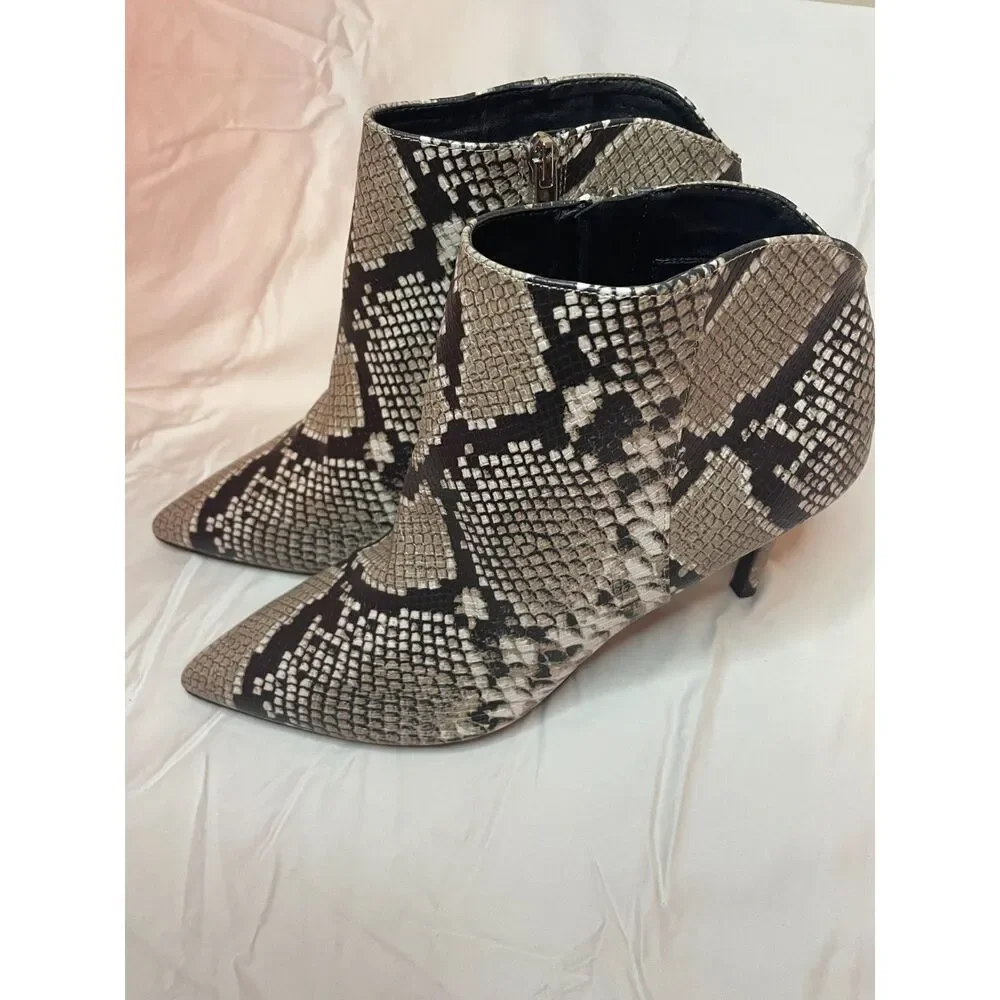 Nine West Finny Faux Snakeskin Pointed Toe Kitten Heel Ankle Boots Size 10